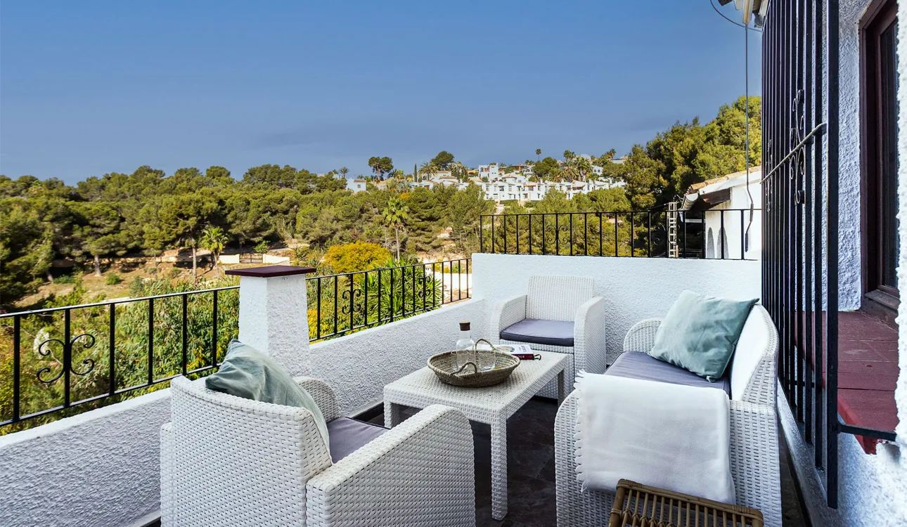 Zonnig terras vakantiehuis huren Moraira