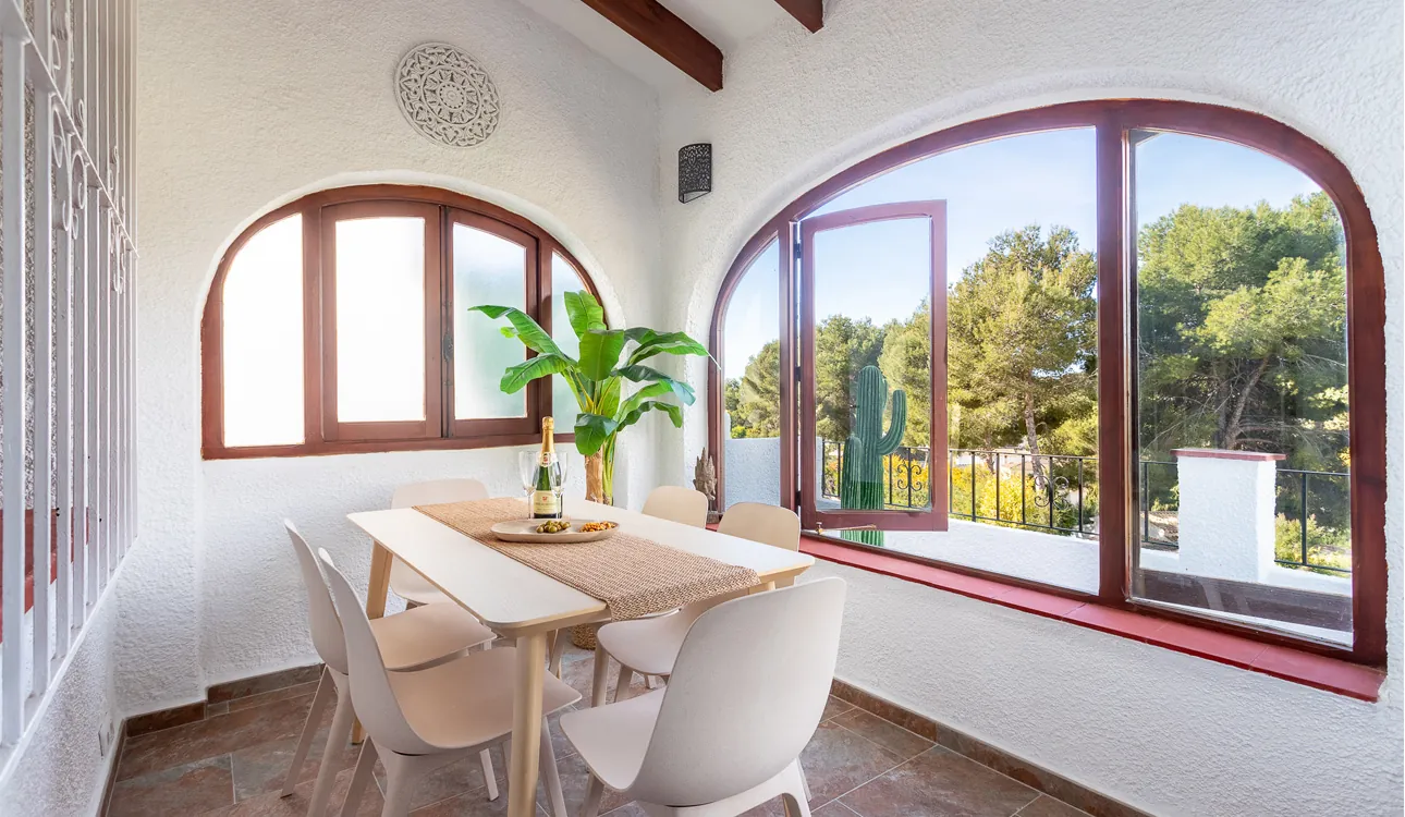 Naya overdekte eethoek vakantiehuis Moraira
